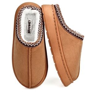 BERANMEY Platform Fuzzy Slippers (Women’s Size 6-7)